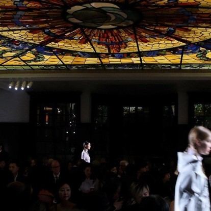 Το ολοκαίνουργιο Prada Rong Zhai ενώνει τη μόδα με την τέχνη