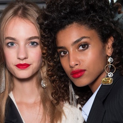 6 beauty tips για φλογερά κόκκινα χείλη 