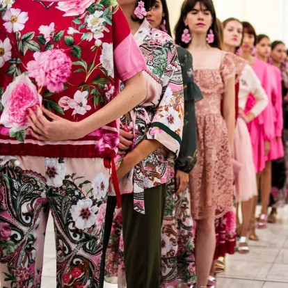 Το fashion show της Blugirl με backstage φωτογραφίες από την AXDW 