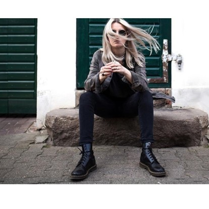 Dr. Martens: Τα πιο διαχρονικά μποτάκια στο fashion industry & πώς να τα φορέσετε