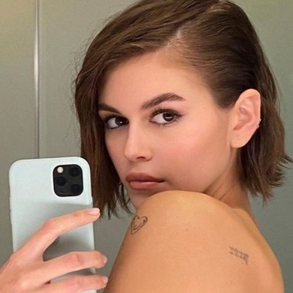 Οι 15 πιο stylish θήκες κινητού για να βγάλετε την καλύτερη mirror selfie 