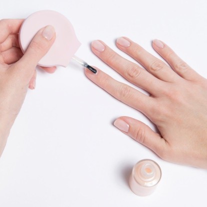 Αγαπάτε το nude; Αυτά είναι τα nail designs που μπορείτε να φτιάξετε μόνες σας