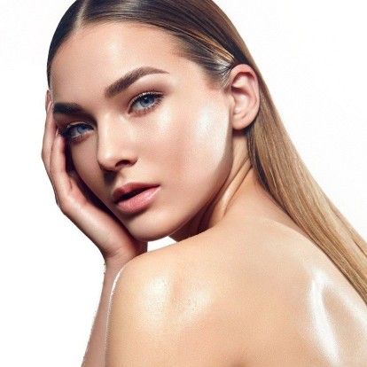 Αυτές τις γιορτές δώστε λάμψη στην επιδερμίδα σας & αισθανθείτε εσείς η πρωταγωνίστρια των εορταστικών εμφανίσεων