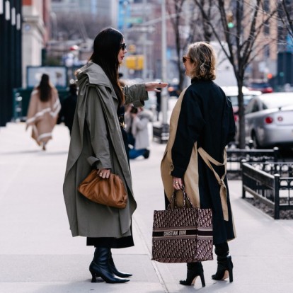 Tote bags: Τα σχέδια που θα φοράτε όλη μέρα & πρέπει να επενδύσετε 