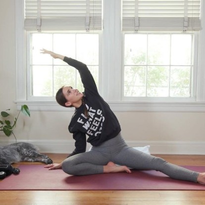 Δοκιμάστε να κάνετε 20 λεπτά yoga πριν κοιμηθείτε 