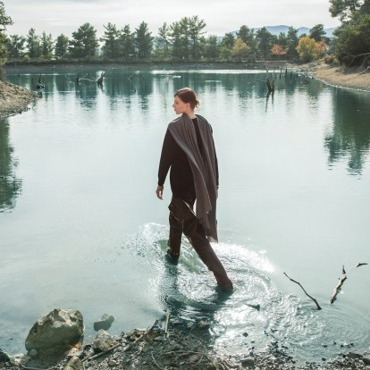 Winter tales: H μόδα φέτος επιτάσσει soft πλεκτά με κασμιρένιες υφές που χαρίζουν διακριτική κομψότητα