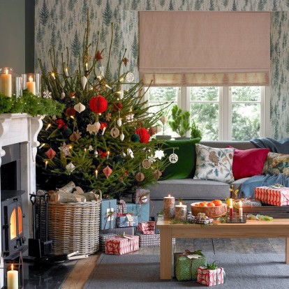 Christmas Flowers: Τα φυτά της εποχής που θα απογειώσουν τον γιορτινό σας στολισμό 