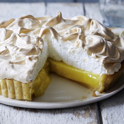 Ο Jamie Oliver φτιάχνει την πιο νόστιμη Lemon Meringue Pie για το εορταστικό τραπέζι