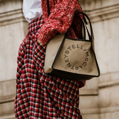 Πώς θα απομακρύνετε το φούσκωμα από την περιοχή της κοιλιάς κατά τη διάρκεια της έμμηνου ρύσης