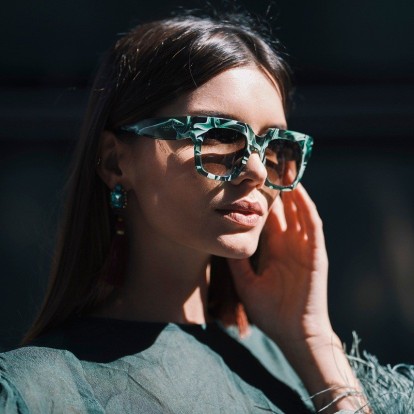 Last minute therapies: Οι θεραπείες που θα κάνουν το πρόσωπό σας να λάμπει μέσα στις γιορτές