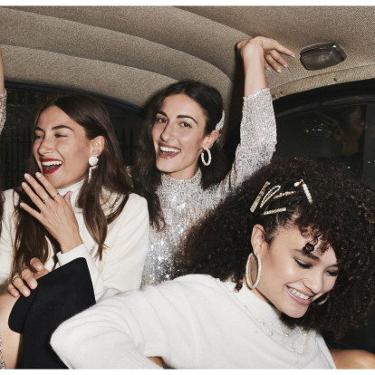 The ultimate outfits: Απογειώστε τα χριστουγεννιάτικα σύνολά σας με αυτά τα αξεσουάρ 