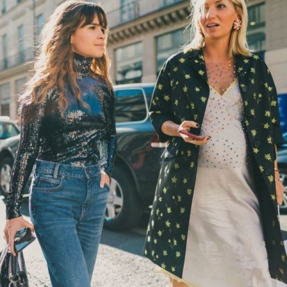 Jeans & tops: Οι πιο μοντέρνοι συνδυασμοί για το φετινό Πρωτοχρονιάτικο ρεβεγιόν 
