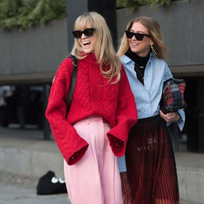 Festive Sweaters: 14 κόκκινα πουλόβερ για «φλογερές» εμφανίσεις 