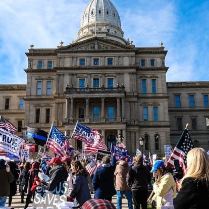 Χάος στην Αμερική: Πώς μπορεί ένας άνθρωπος να αποτελέσει κίνδυνο για τη Δημοκρατία
