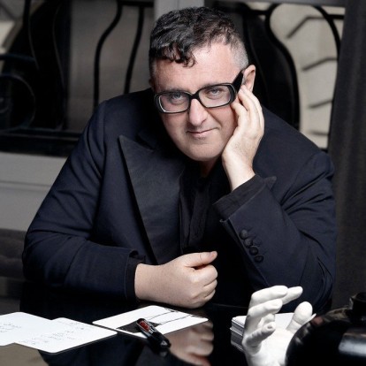 Alber Elbaz: Ο ταλαντούχος σχεδιαστής επιστρέφει στον χώρο της μόδας με το δικό του fashion brand