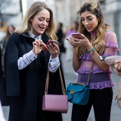 Fashion Lovers: Τα νέα podcasts με θέμα τη μόδα για να ακούσετε μέσα στο 2021