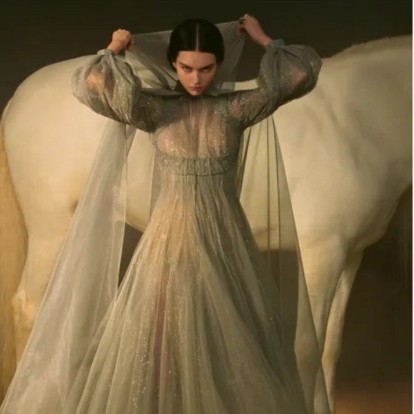 Paris Haute Couture SS21: Άνοιξε αυλαία με εικόνες που «υμνούν» τη μόδα της νέας εποχής