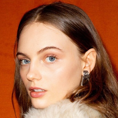 5 minutes beauty: Εύκολα και chic χτενίσματα για εμφανίσεις που θα συζητηθούν