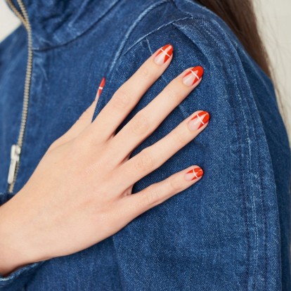 6 nail colours & designs για να ξεκινήσετε τη νέα χρονιά με στιλ