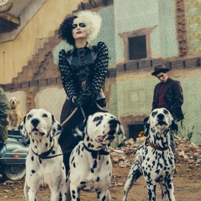 H Emma Stone εντυπωσιάζει ως η νέα Cruella de Vil