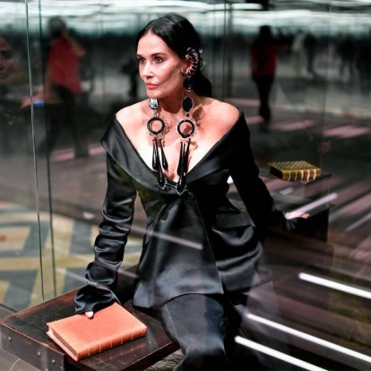 Η Demi Moore και η Naomi Campbell μιλούν για την εμφάνισή τους στο show του οίκου Fendi