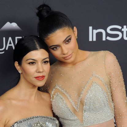 Get ready with them: Η Kylie Jenner βάφει την αδερφή της, Kourtney Kardashian