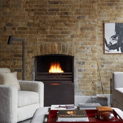 Ένα πέτρινο loft στο Λονδίνο που αποτελείται από γήινα χρώματα & αποπνέει μοναδική «ζεστασιά»
