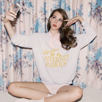 Mε αφορμή την Ημέρα της Γυναίκας, η Barbie υπενθυμίζει στα κορίτσια πως μπορούν να γίνουν ό,τι ονειρεύονται