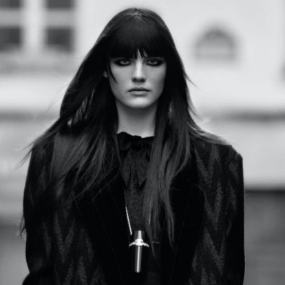 Έτσι θα υιοθετήσετε κι εσείς το smudgy eye look του οίκου Chanel στο Fall-Winter 21/22 fashion show