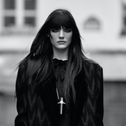 Chanel FW21: Για πρώτη φορά αποκαλύπτονται οι backstage στιγμές των μοντέλων λίγο πριν το show