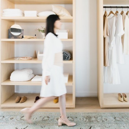 Τα best organizing tips για τη ντουλάπα σας την άνοιξη σύμφωνα με την Marie Kondo
