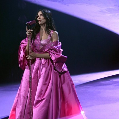 Η εμφάνιση της Dua Lipa στα φετινά Grammys απέδειξε ότι η παγκόσμια pop σκηνή της ανήκει