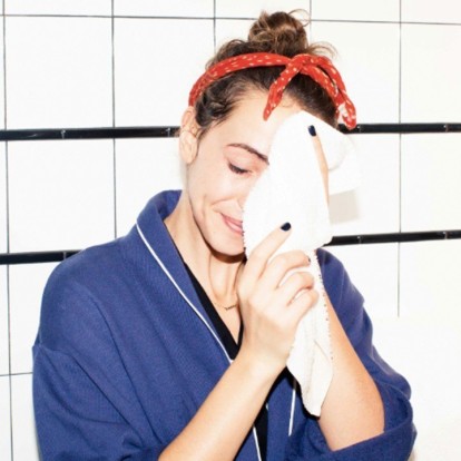 8 κοινά λάθη που κάνετε στον καθαρισμό του προσώπου σας & πώς να τα διορθώσετε