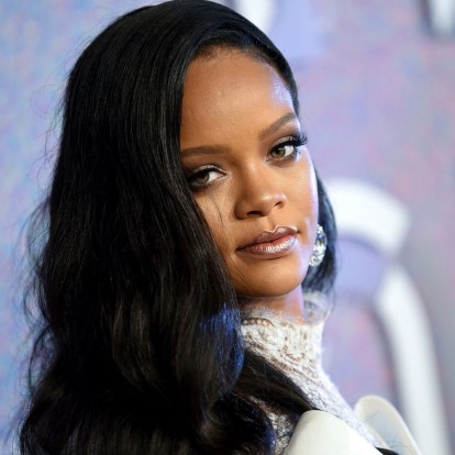 Τα απόλυτα μυστικά της Rihanna που εφαρμόζει στη night time ρουτίνα περιποίησής της