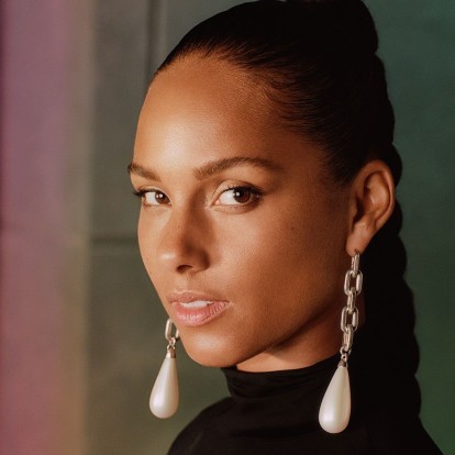Η Alicia Keys μάς δείχνει step by step την καθημερινή ρουτίνα ομορφιάς της 