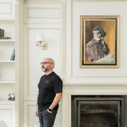 Πώς να εντάξετε με επιτυχία το ξύλο στην κατοικία σας κάνοντάς την να δείχνει μεγαλύτερη