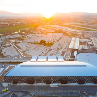 Μια ματιά στο νέο υπερσύγχρονο αεροδρόμιο «Μακεδονία» όπου το μοντέρνο design συναντά την προσεγμένη λειτουργικότητα