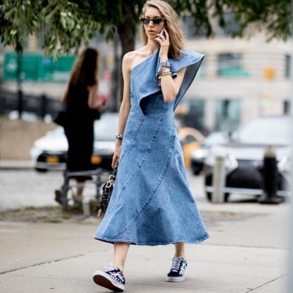 Τα τζιν items που κάθε fashionista πρέπει να έχει στη γκαρνταρόμπα της 