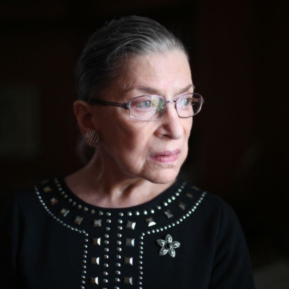 Ruth Bader Ginsburg: Το νέο γλυπτό της κορυφαίας Δικαστή των ΗΠΑ παρουσιάστηκε στο Brooklyn