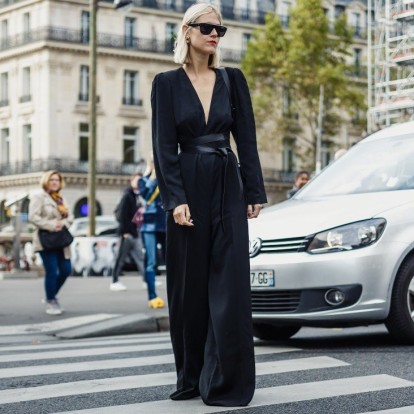 Back to black: Οι πιο chic προτάσεις για να φορέσετε το μαύρο την άνοιξη