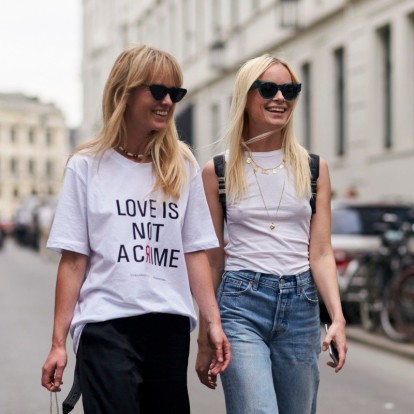 C for casual: Tα t-shirts που είναι κατάλληλα για τις πιο trendy εμφανίσεις 