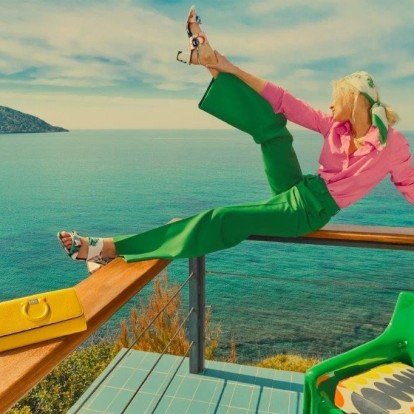 Fashion Update: Οι top προτάσεις στα παπούτσια & τα αξεσουάρ της άνοιξης με «αέρα» αυθεντικού ελληνικού καλοκαιριού