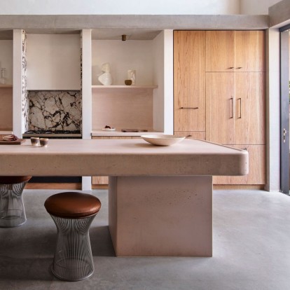 Πώς το dusty pink αποτελεί την τέλεια επιλογή σε αυτήν την ονειρική κατοικία στο Los Angeles