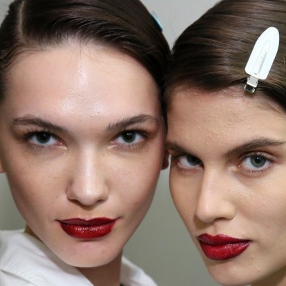 Βρήκαμε τα διασημότερα makeup looks από τη χρονιά που γεννηθήκατε 