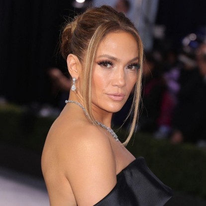 H J.Lo μάγεψε το κοινό με το performance της για το τραγούδι "Ain’t Your Mama"