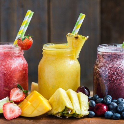 Τα καλύτερα αποτοξινωτικά smoothies για να επαναφέρετε τη σιλουέτα σας μετά τις γιορτές 