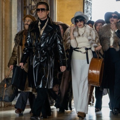 Halston: Όσα πρέπει να γνωρίζετε πριν παρακολουθήσετε τη νέα σειρά που έχει «κλέψει» τις καρδιές των fashion lovers 