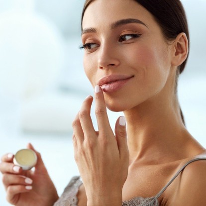 Aυτό είναι το μυστικό για φυσικά ζουμερά και υπέροχα χείλη