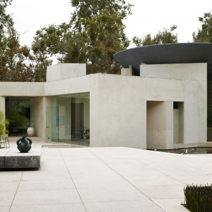 Μέσα στη μοντέρνα κατοικία ενός γνωστού interior designer στο Los Angeles που συνδυάζει την άνεση με την πολυτέλεια