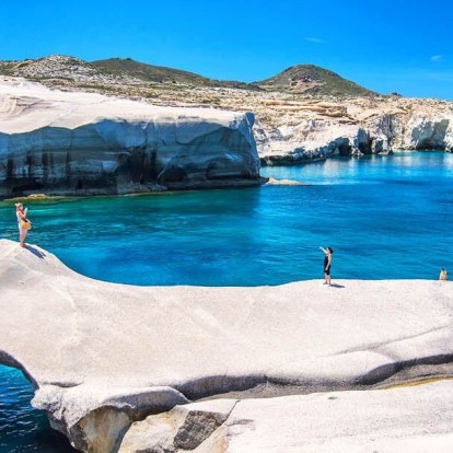 Μήλος: Ένα tour στο πανέμορφο νησί της Ελλάδας που εξασφάλισε το BBC